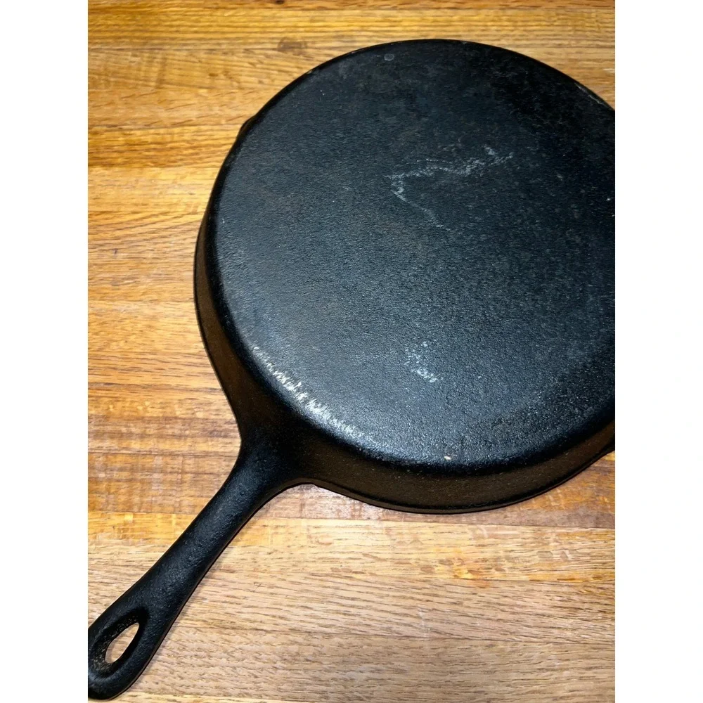 Unbranded 8 Inch Cast Iron Skillet Black Frying Pan with Dual Pour Spouts‎
